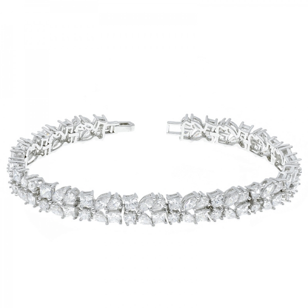 女性のための925銀製の古典的な白いczの宝石類のブレスレット 