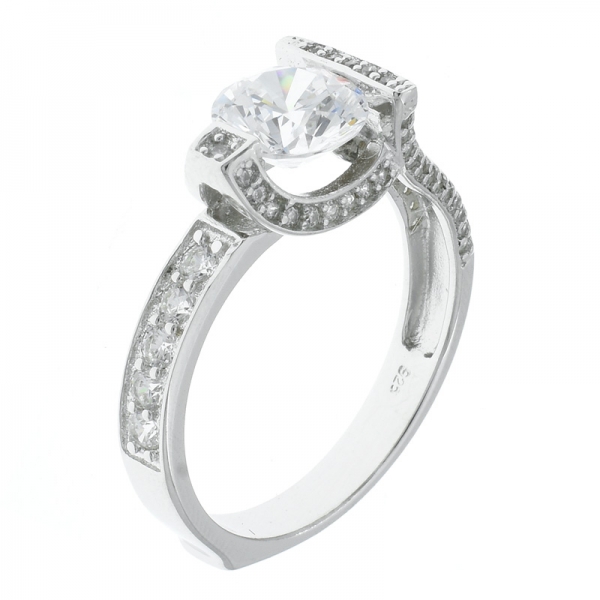 明確な石が付いている925の純銀製の豪華な婚約指輪 