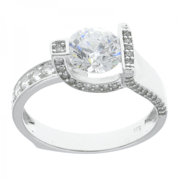 明確な石が付いている925の純銀製の豪華な婚約指輪 