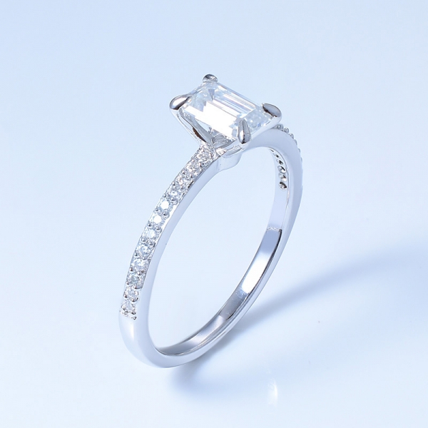 エメラルドカットホワイトcz 925スターリングシルバー舗装婚約指輪 