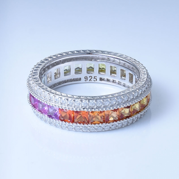 925スターリングシルバープリンセスカットの婚約指輪に虹色のロジウム 