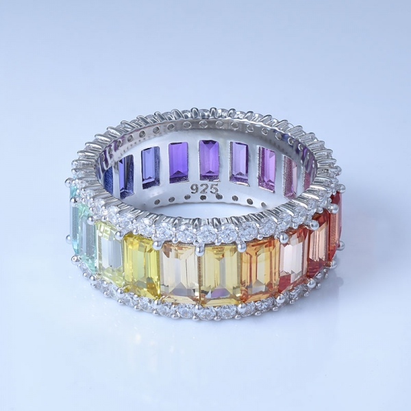 925スターリングシルバーキュービックジルコニアの婚約指輪に虹色のロジウム 