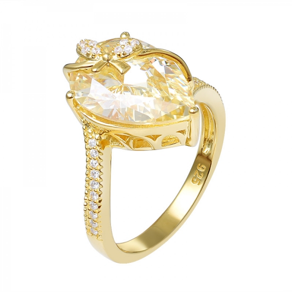 贅沢な女性925銀5Ct梨削黄色のダイヤモンドの結婚式リングセットジュエリーギフト 