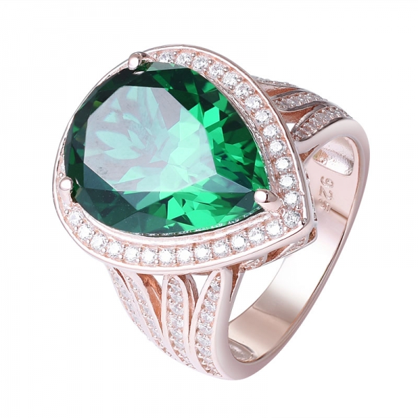 女性のためのスターリングシルバーの婚約指輪の上にグリーンエメラルドペアーシェイプローズゴールドを作成しました 
