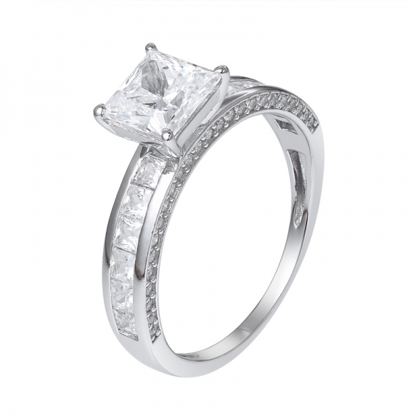 スクエアカットホワイト CZ スターリングシルバーの婚約指輪にロジウム 