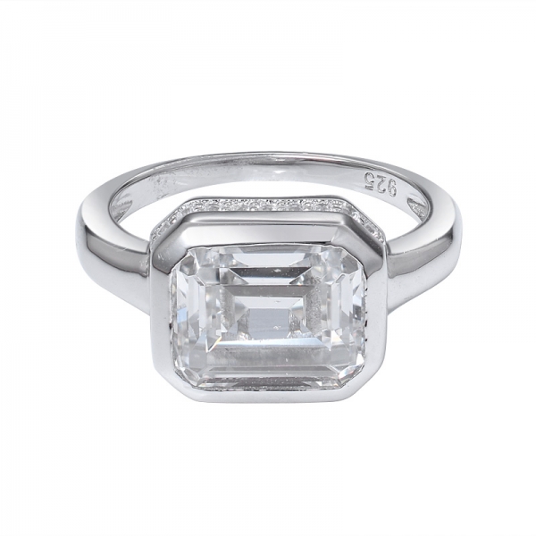 ダイヤモンドgカラーキュービックジルコニアエメラルドカット 925 スターリングシルバーの婚約指輪 