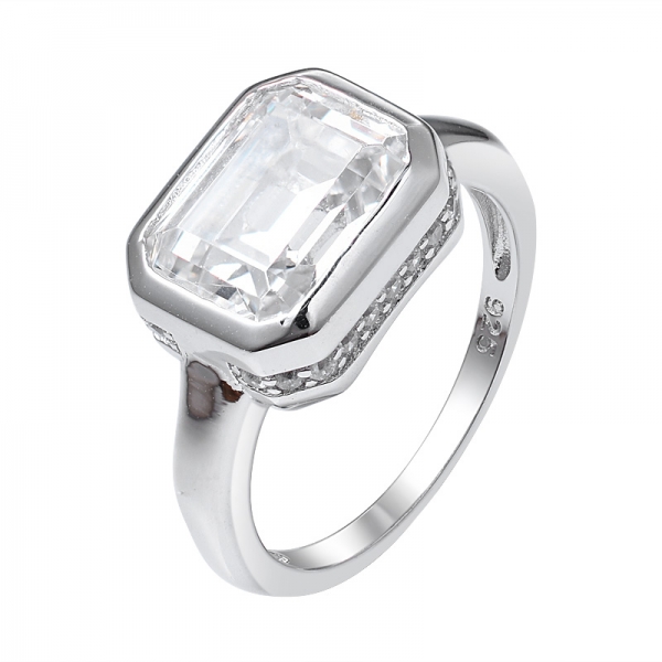 ダイヤモンドgカラーキュービックジルコニアエメラルドカット 925 スターリングシルバーの婚約指輪 