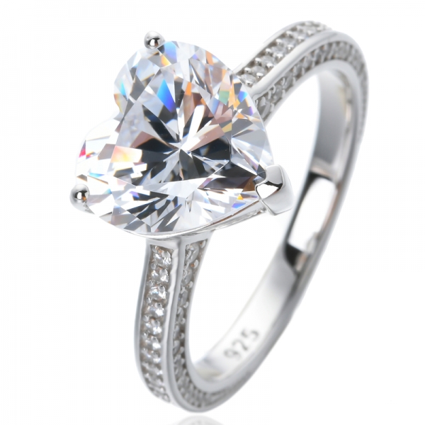 ホワイトキュービックジルコニアハートカットロジウムオーバースターリングシルバーの結婚式の婚約指輪 