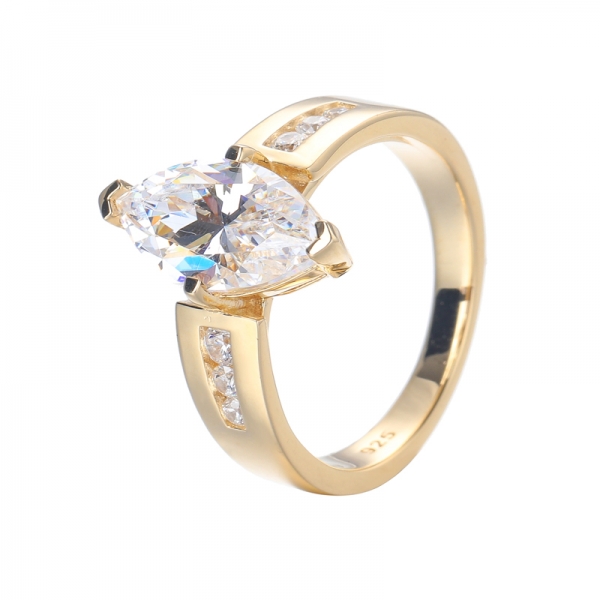 ホワイトキュービックジルコニアスターリングシルバーマーキスの結婚指輪にイエローゴールド 