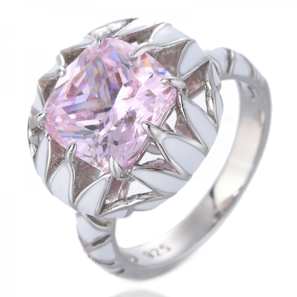 925スターリングシルバーのクッションがルビーの女性のカクテル婚約指輪を作成しました 