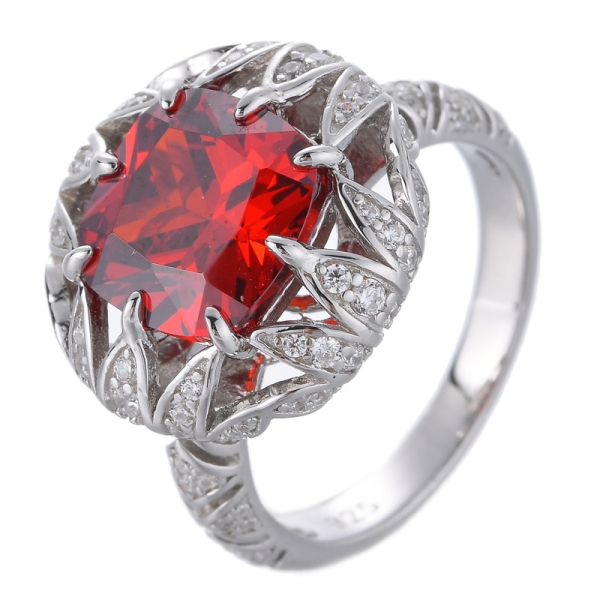 925スターリングシルバーのクッションがルビーの女性のカクテル婚約指輪を作成しました 