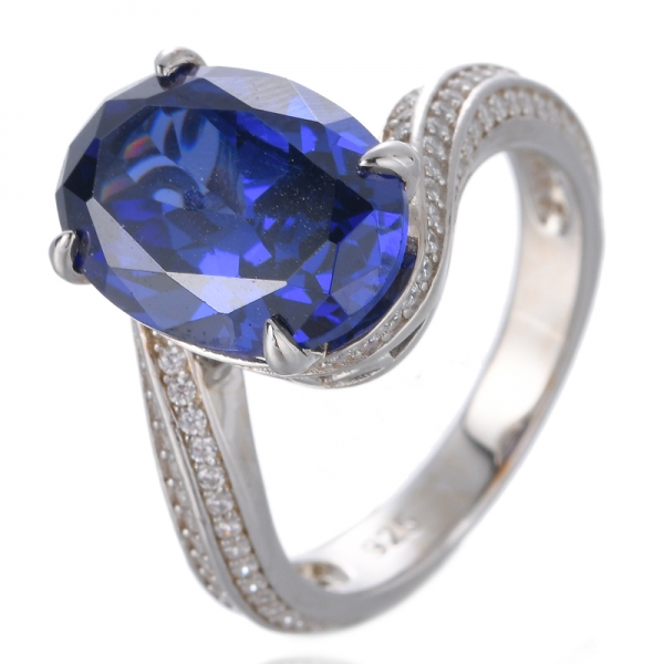 925スターリングシルバーが楕円形の青いタンザナイトの女性の婚約指輪を作成しました 