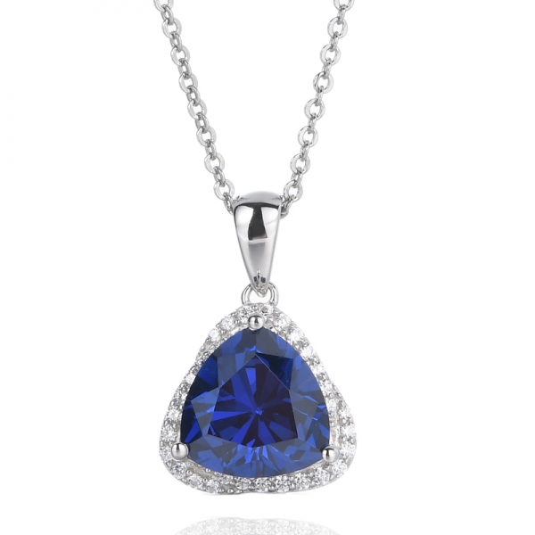 女性のためのダイヤモンドアニバーサリーネックレスと青い三角形のタンザナイト
 