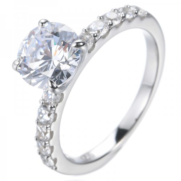 925 スターリングシルバーにロジウムメッキを施したクラシックな婚約指輪
 