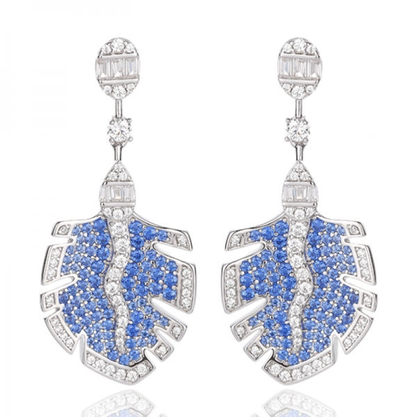 ラウンドグリーンナノとテーパードホワイトキュービックジルコンロジウムシルバーイヤリング 